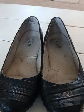 Cliffs by WHITE MOUNTAIN Black Textured Slip-On Flats